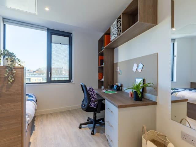 Skyline Silver En Suite - 2