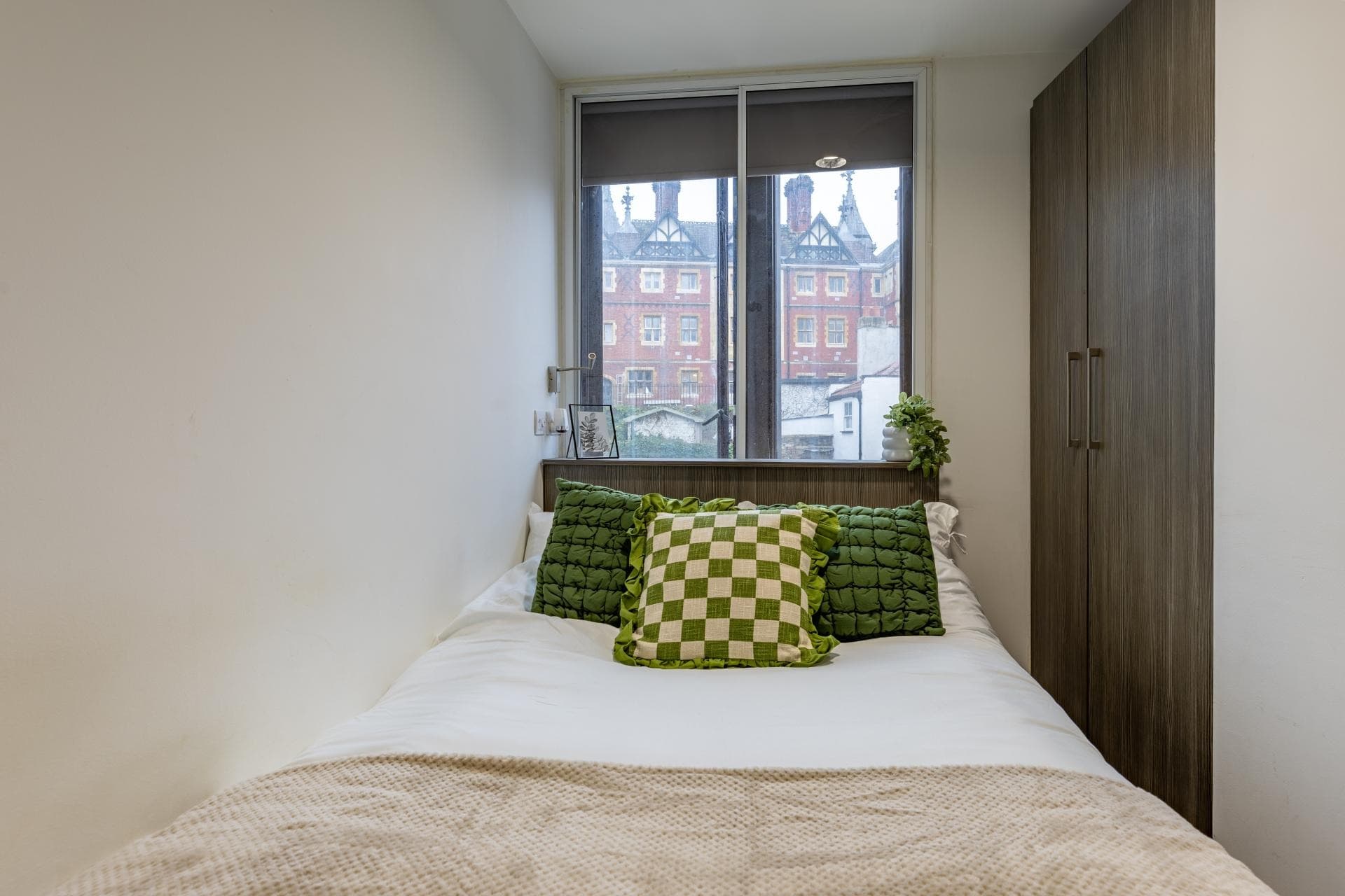 Premium 2 Bed Flat - 4