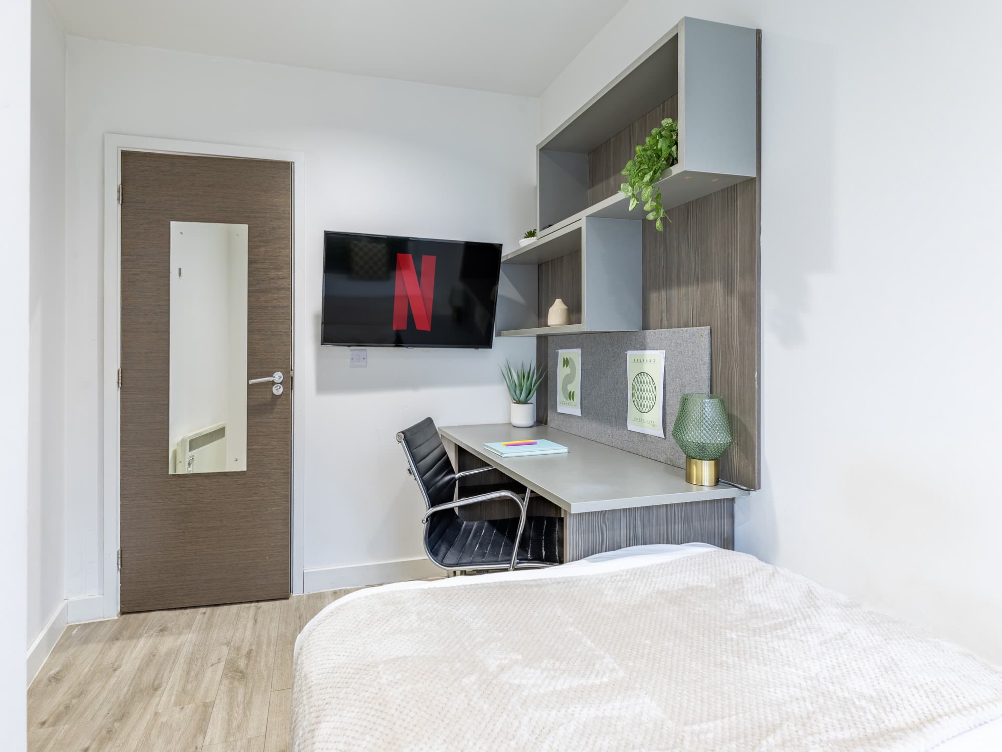 Premium 2 Bed Flat - 1