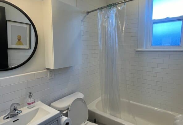 Shared Bathroom - 9