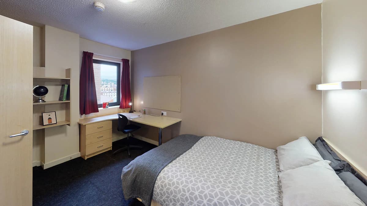 Classic 5 Bed En-Suite - 7