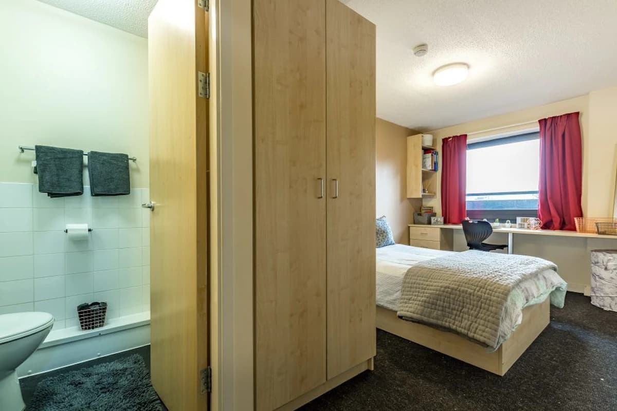 Classic 4 Bed En-Suite - 2