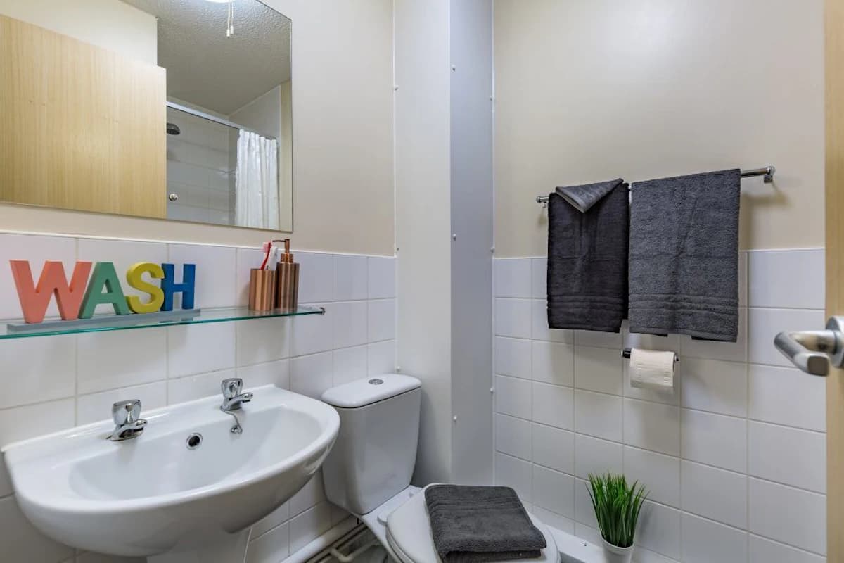 Classic 2 Bed En-Suite - 4