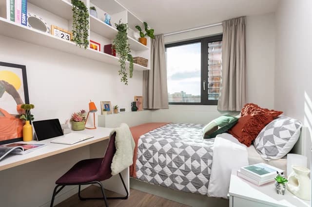 Small Standard Double En-Suite - 1
