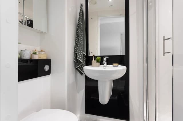 Small Highest Double En-Suite - 2