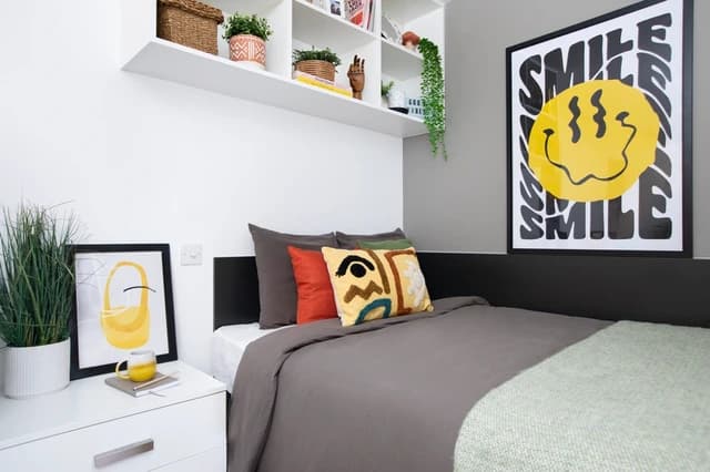 Large High Double Studio - 1