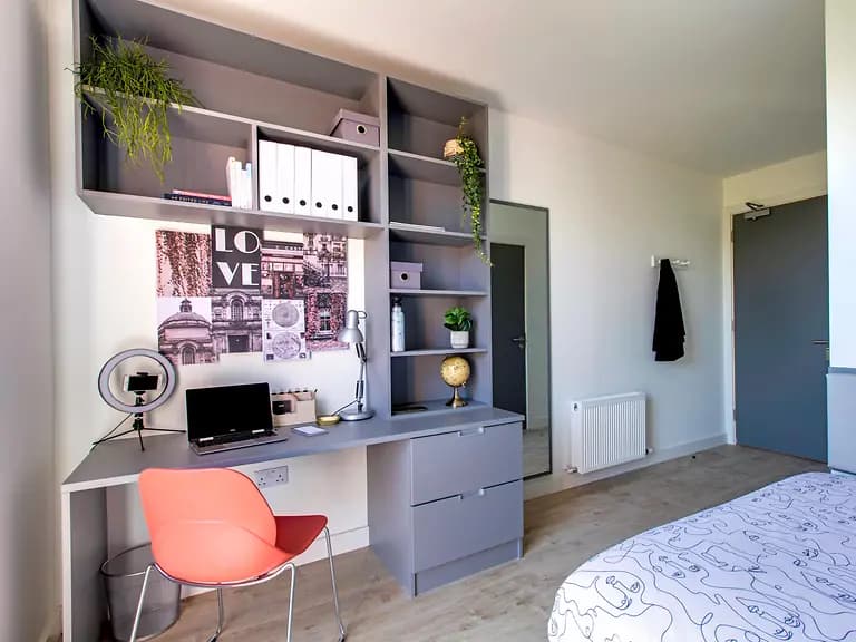 Premium Plus En Suite - 2