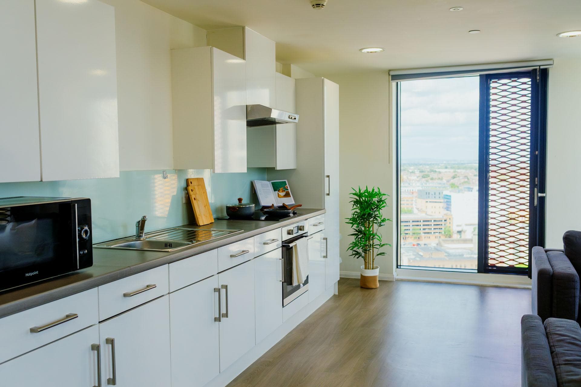 Platinum En Suite (High Floors, City View) - 10
